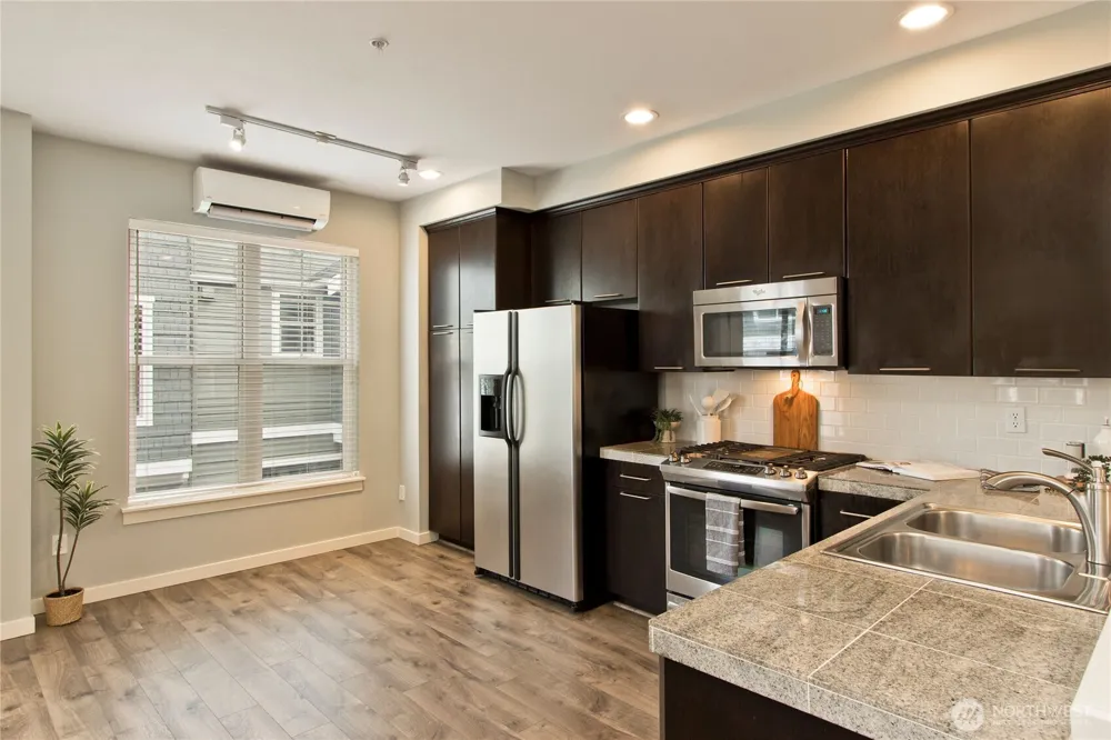 1843 NE Kenyon Court Issaquah, WA 98029
