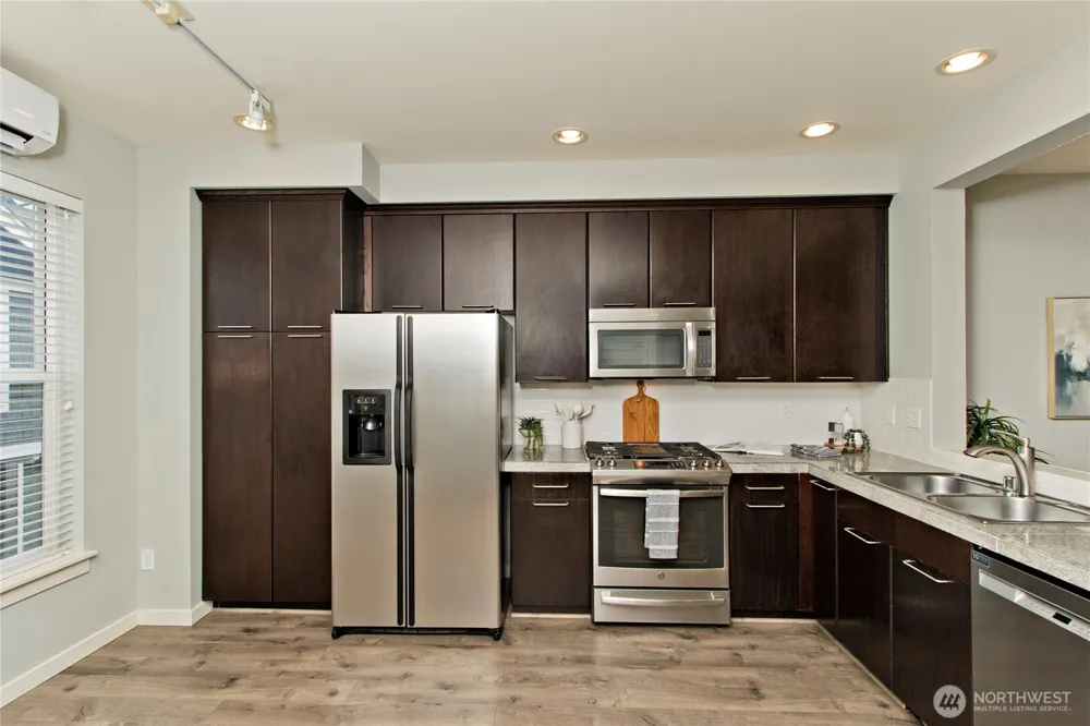 1843 NE Kenyon Court Issaquah, WA 98029