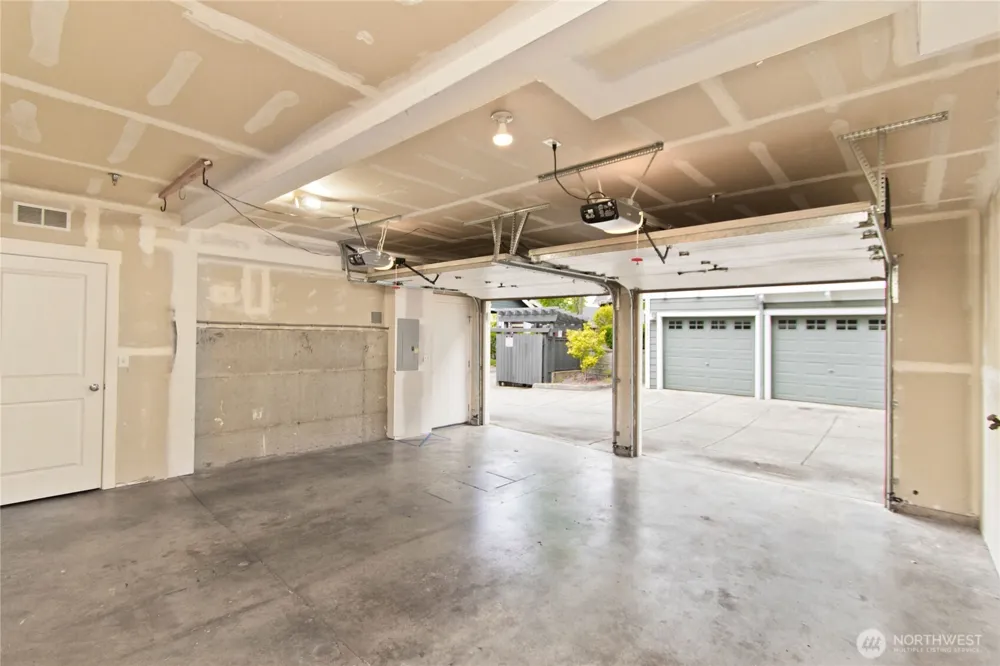 1843 NE Kenyon Court Issaquah, WA 98029