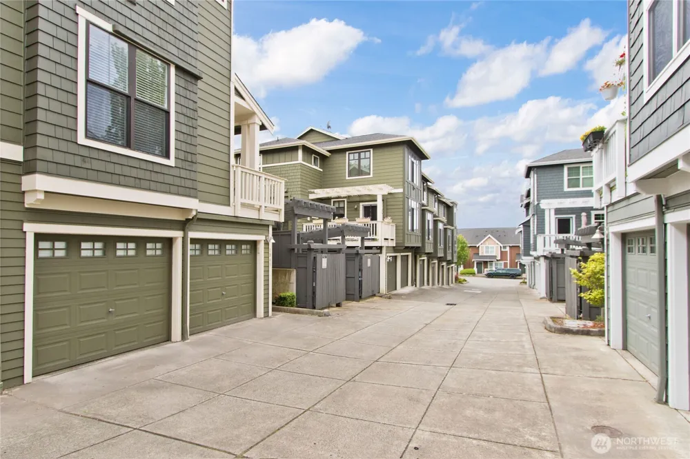 1843 NE Kenyon Court Issaquah, WA 98029