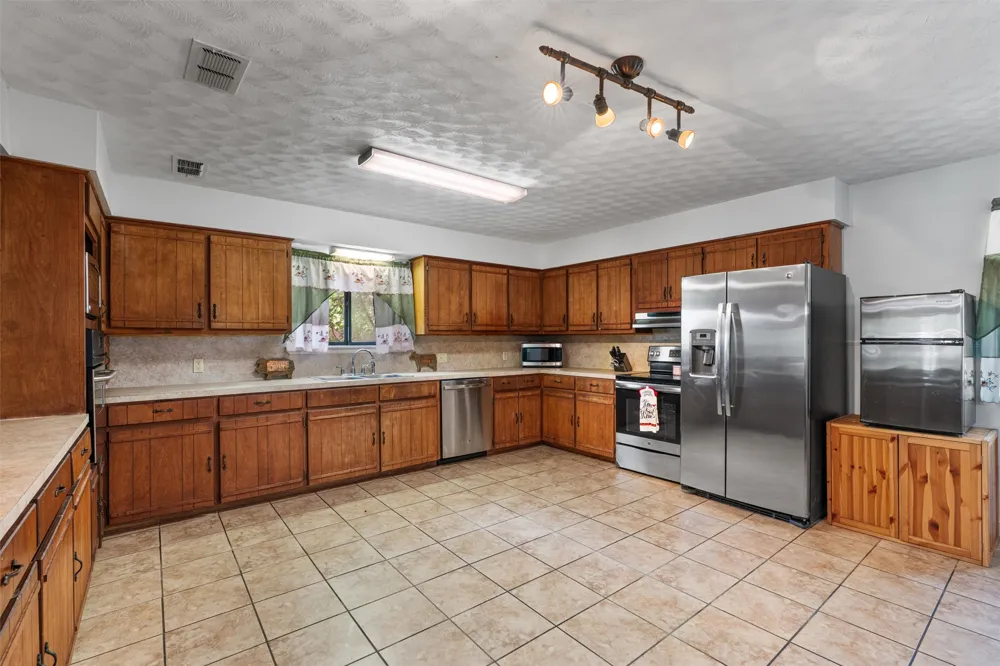 455 Robins Lane Bertram, TX 78605