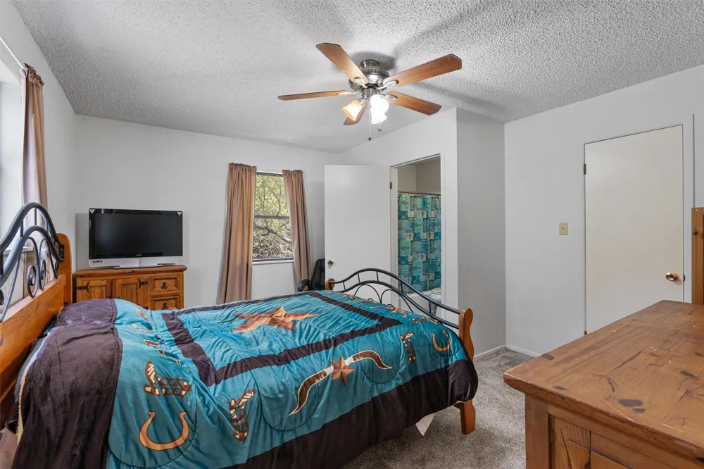 455 Robins Lane Bertram, TX 78605