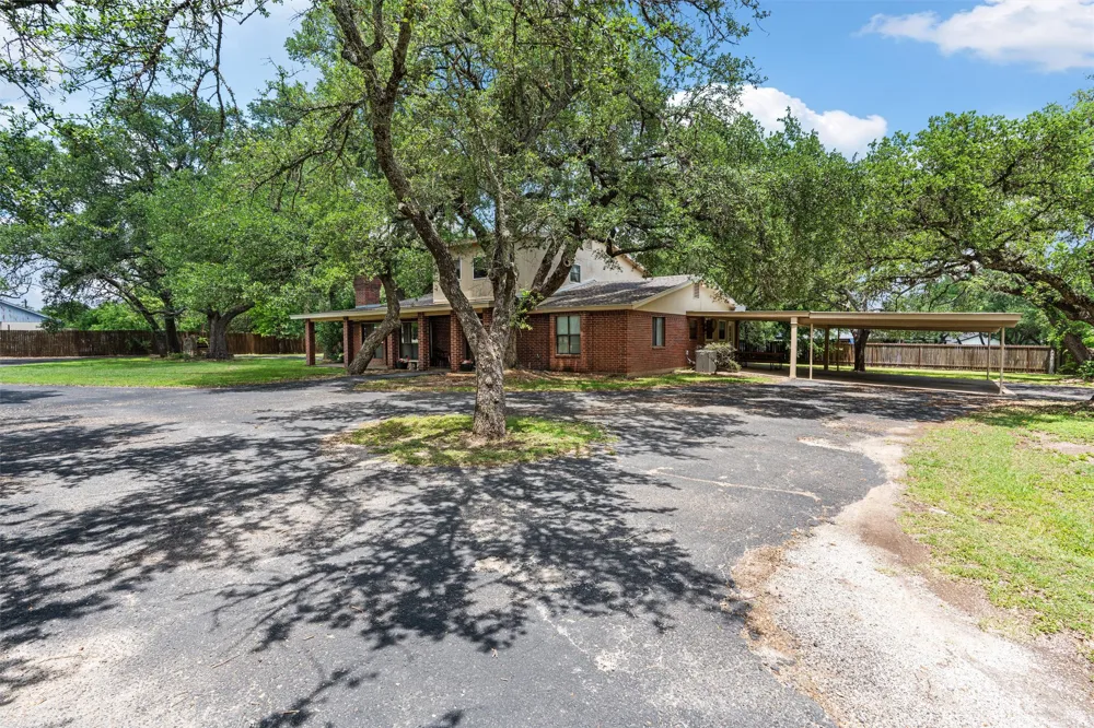 455 Robins Lane Bertram, TX 78605
