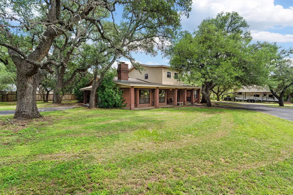 455 Robins Lane Bertram, TX 78605