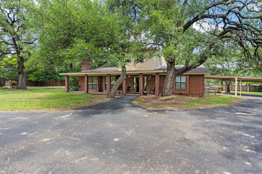 455 Robins Lane Bertram, TX 78605