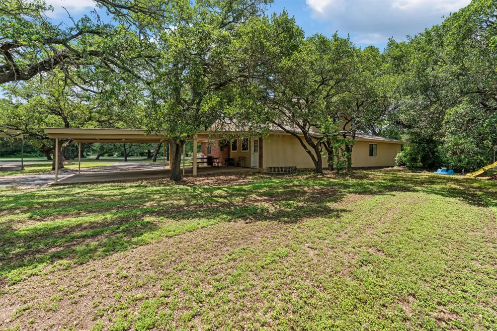 455 Robins Lane Bertram, TX 78605
