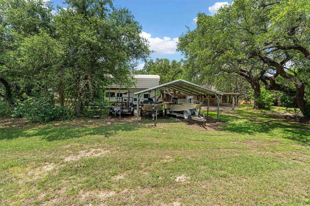 455 Robins Lane Bertram, TX 78605