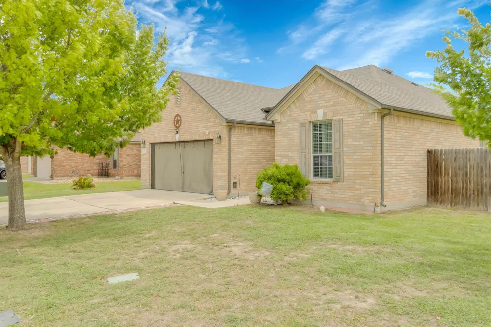 460 Waterleaf Boulevard Kyle, TX 78640