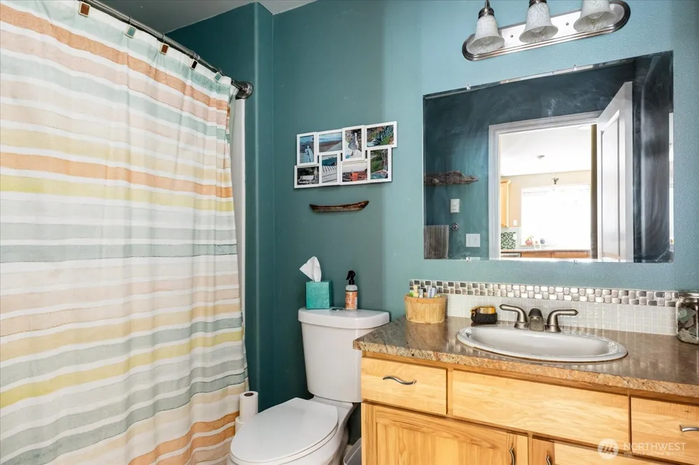1796 Twin Oaks Lane Freeland, WA 98249