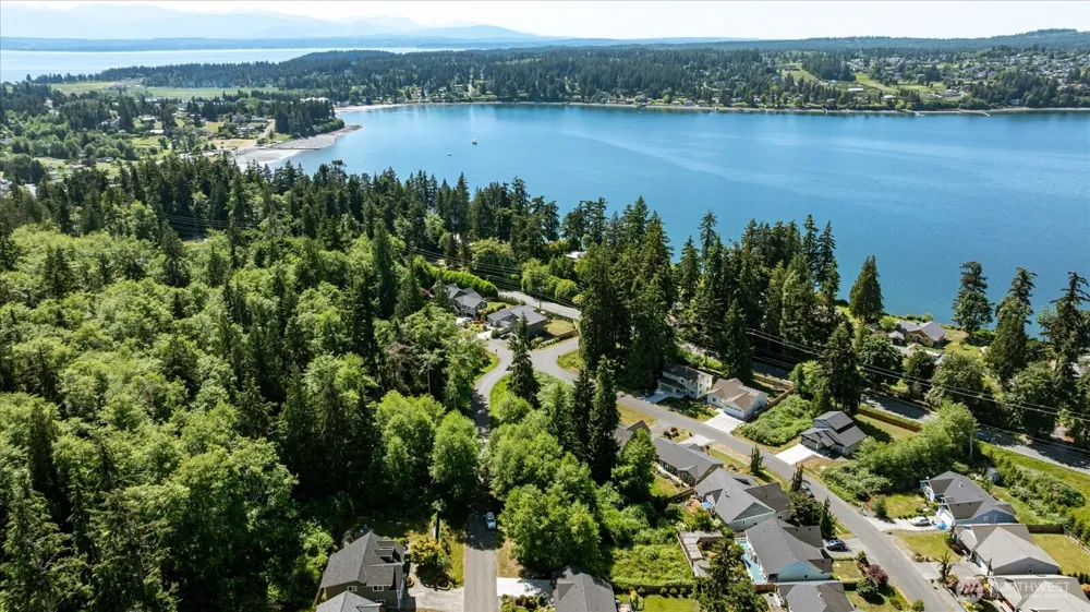 1796 Twin Oaks Lane Freeland, WA 98249