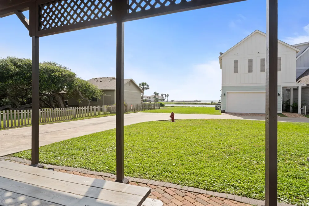 412 Sailhouse Way Rockport, TX 78382