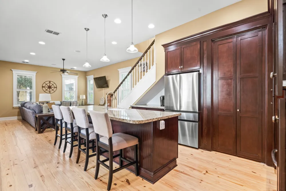 412 Sailhouse Way Rockport, TX 78382