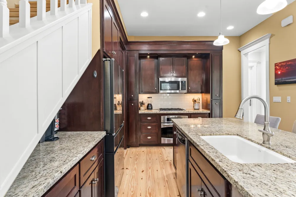 412 Sailhouse Way Rockport, TX 78382