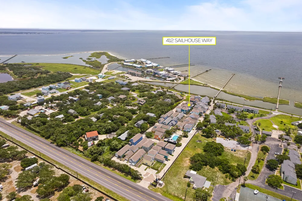412 Sailhouse Way Rockport, TX 78382