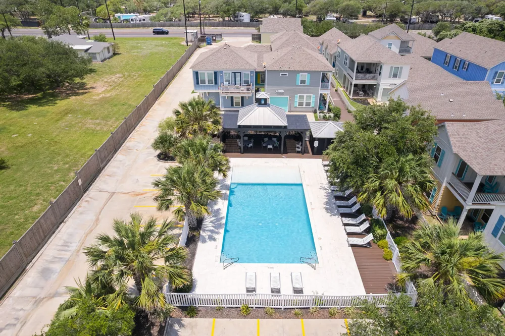 412 Sailhouse Way Rockport, TX 78382