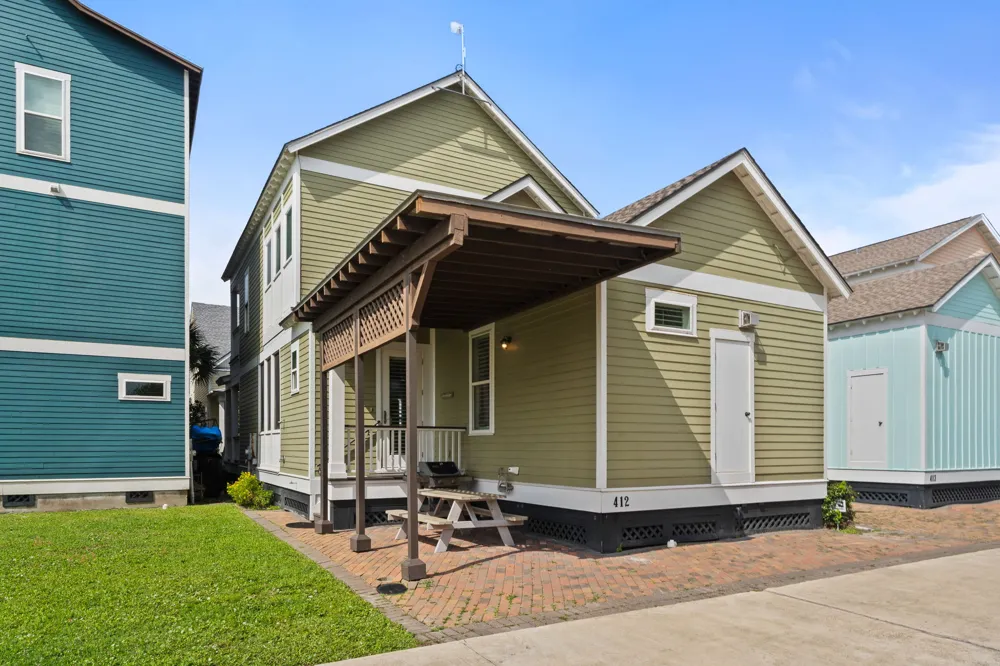 412 Sailhouse Way Rockport, TX 78382