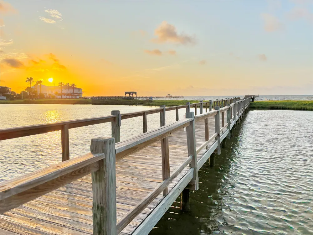 412 Sailhouse Way Rockport, TX 78382