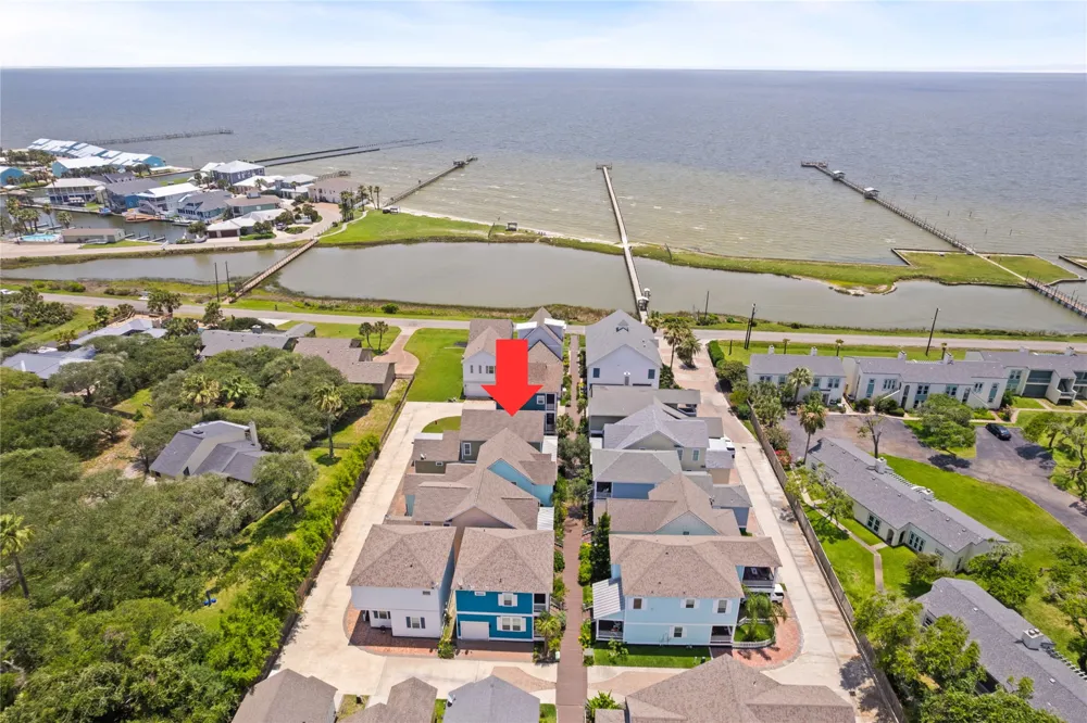412 Sailhouse Way Rockport, TX 78382