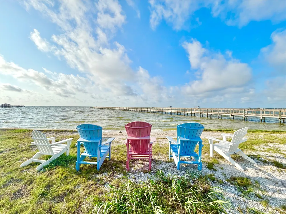 412 Sailhouse Way Rockport, TX 78382