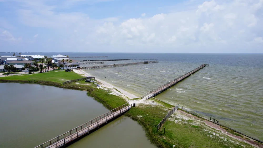 412 Sailhouse Way Rockport, TX 78382