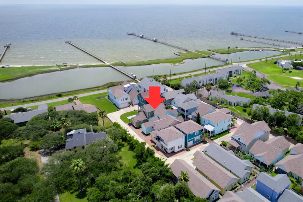 412 Sailhouse Way Rockport, TX 78382