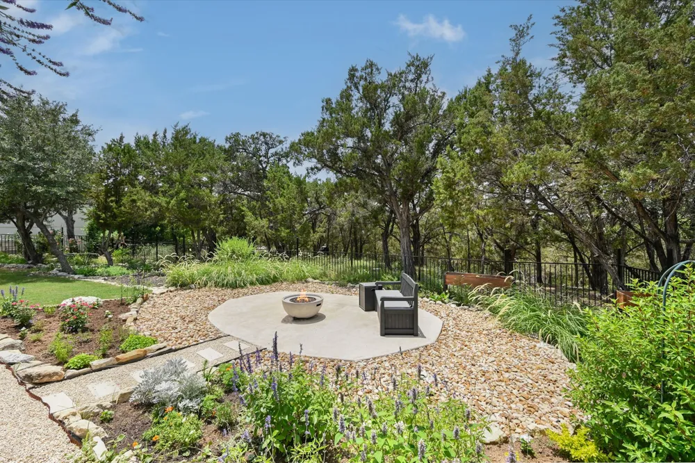 19305 Leisure Lane Jonestown, TX 78645