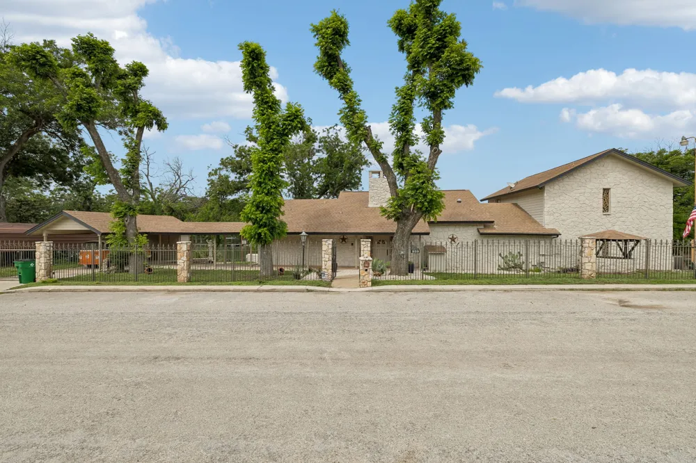 939 Reiley Road Seguin, TX 78155