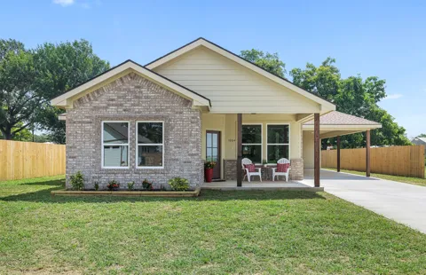 1004 White Tail Cove