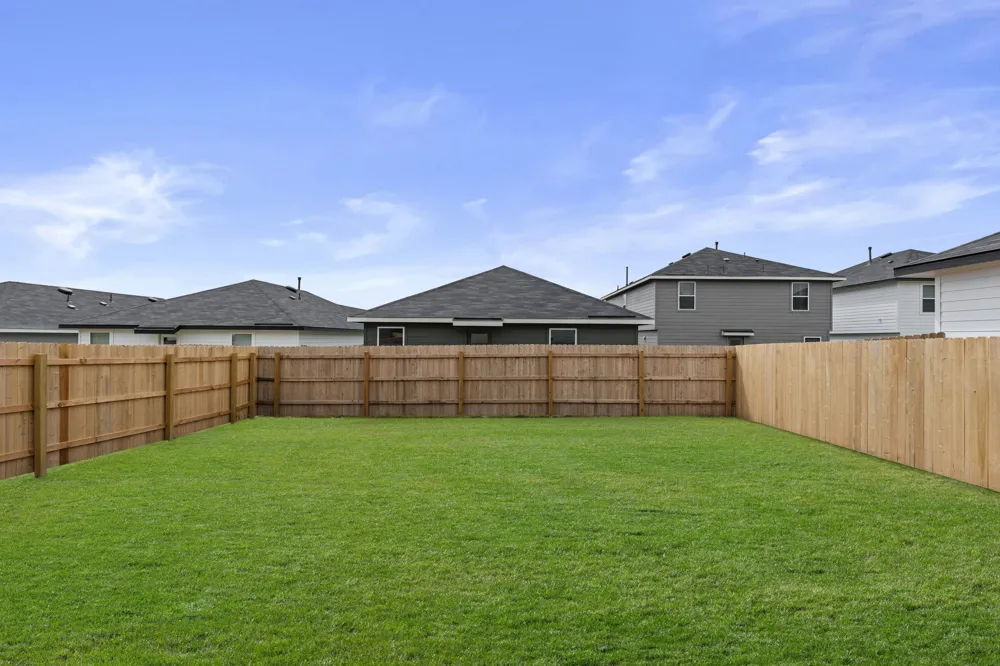 172 Surrey Oaks Maxwell, TX 78656
