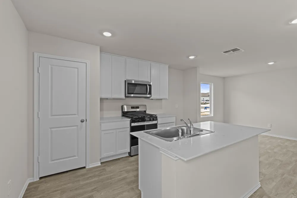 172 Surrey Oaks Maxwell, TX 78656