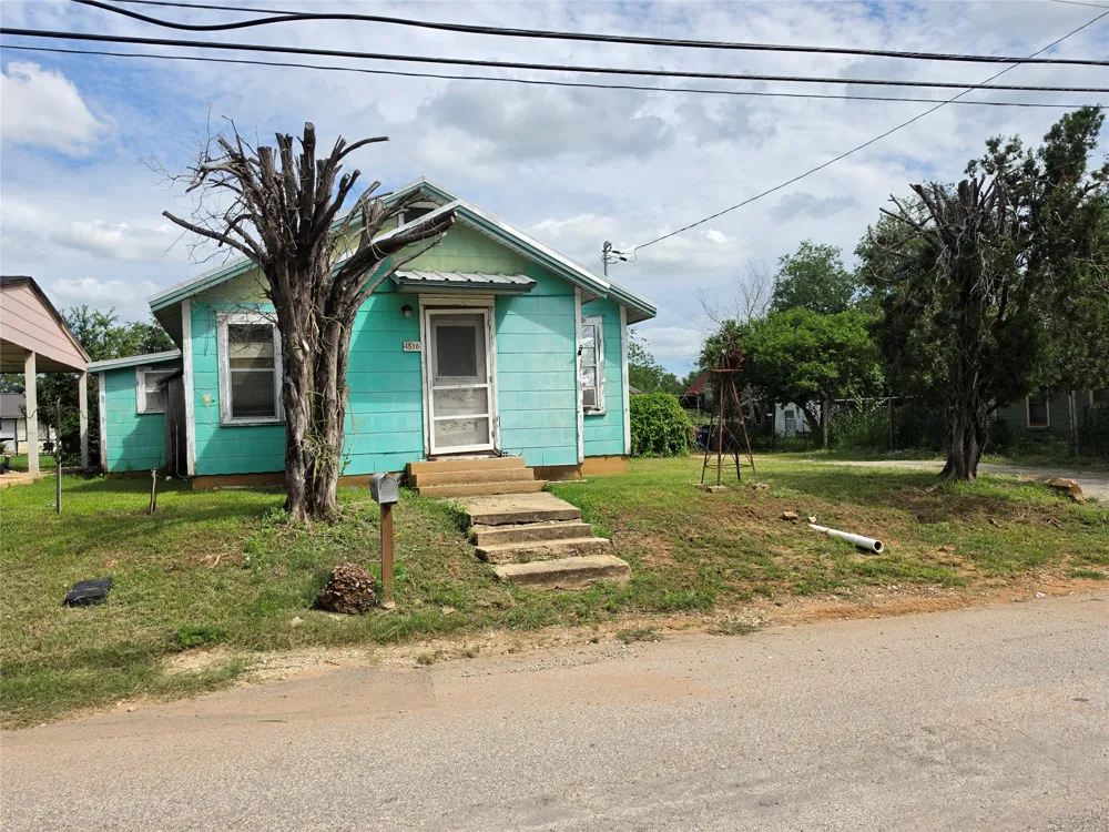 1510 A STREET Floresville, TX 78114