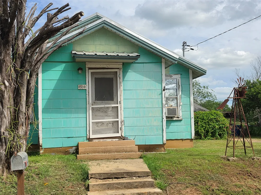 1510 A STREET Floresville, TX 78114