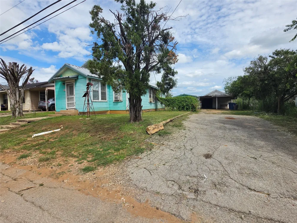 1510 A STREET Floresville, TX 78114