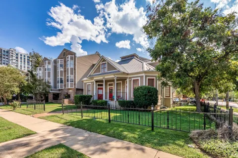 915 W 23rd Street #212