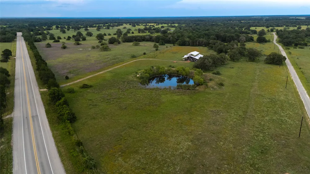 1395 S Highway 95 Highway Smithville, TX 78957