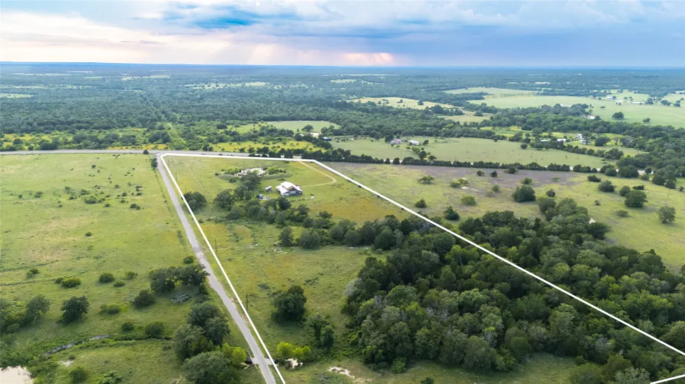 1395 S Highway 95 Highway Smithville, TX 78957