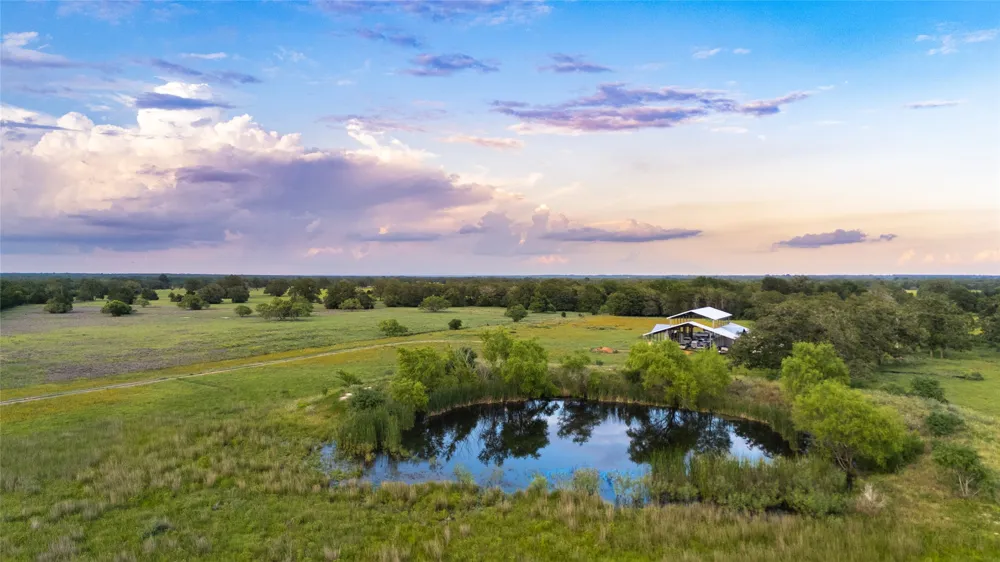 1395 S Highway 95 Highway Smithville, TX 78957