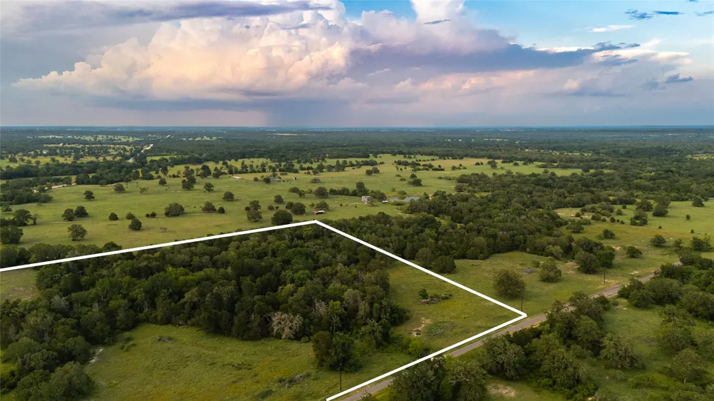 1395 S Highway 95 Highway Smithville, TX 78957