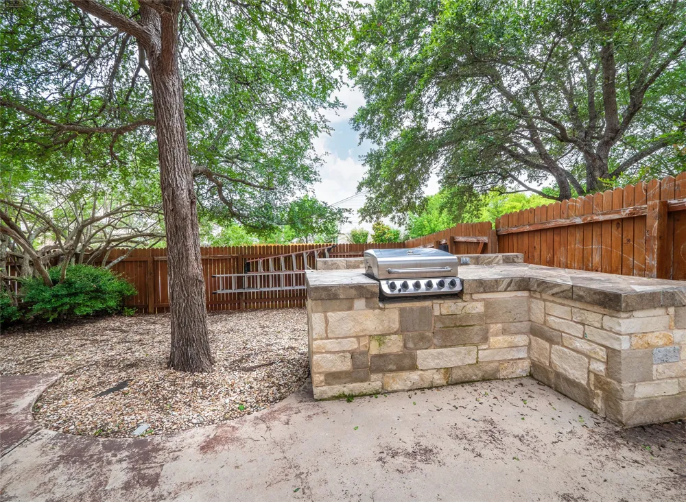 125 Hometown Parkway Kyle, TX 78640