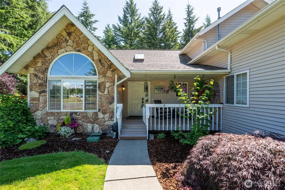 6898 Golf View Drive Lynden, WA 98264