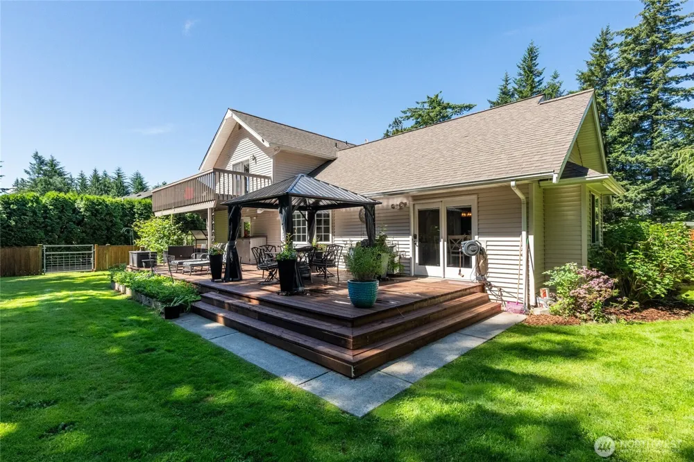 6898 Golf View Drive Lynden, WA 98264