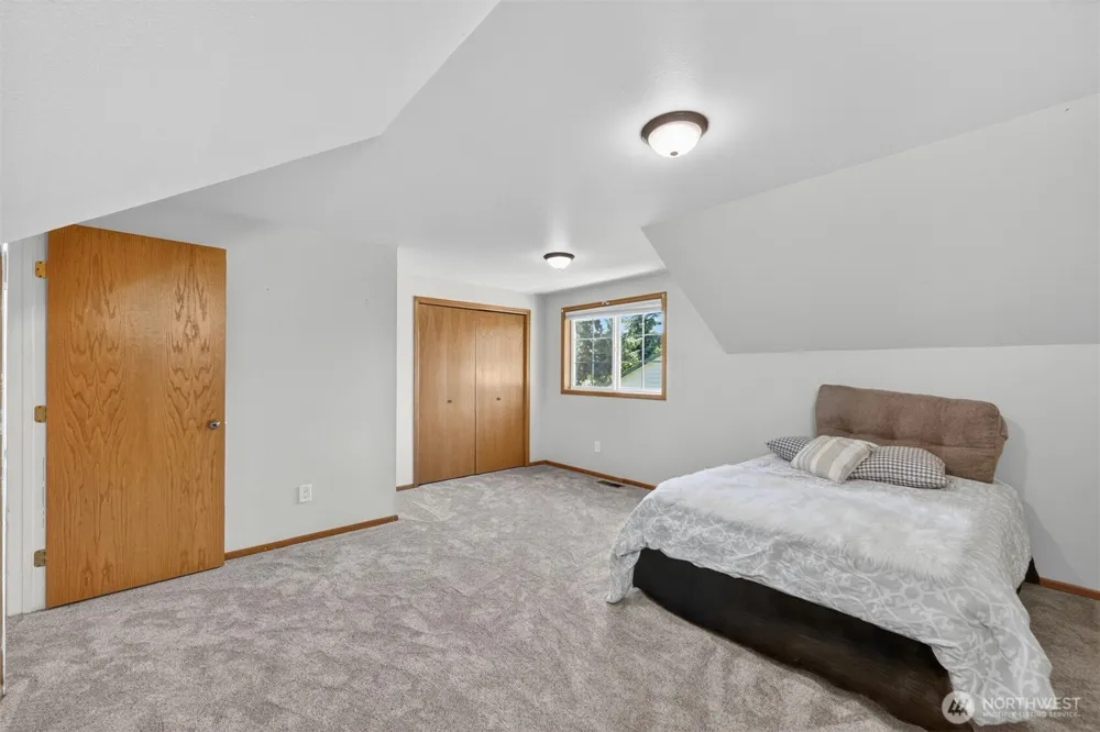 6898 Golf View Drive Lynden, WA 98264