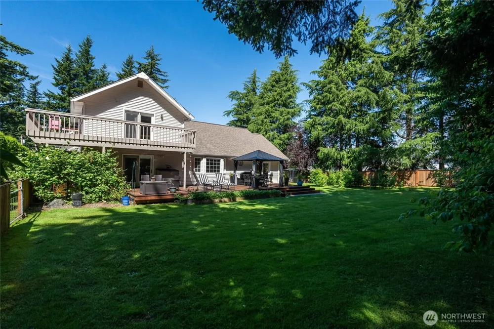 6898 Golf View Drive Lynden, WA 98264