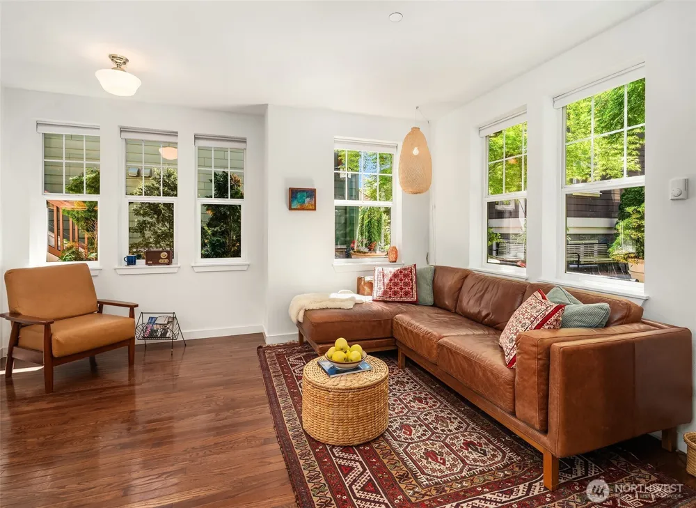 5430 California Avenue SW #4A Seattle, WA 98136