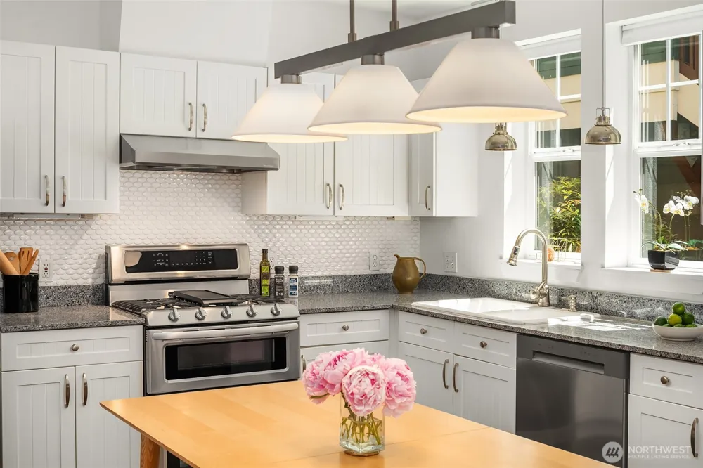 5430 California Avenue SW #4A Seattle, WA 98136