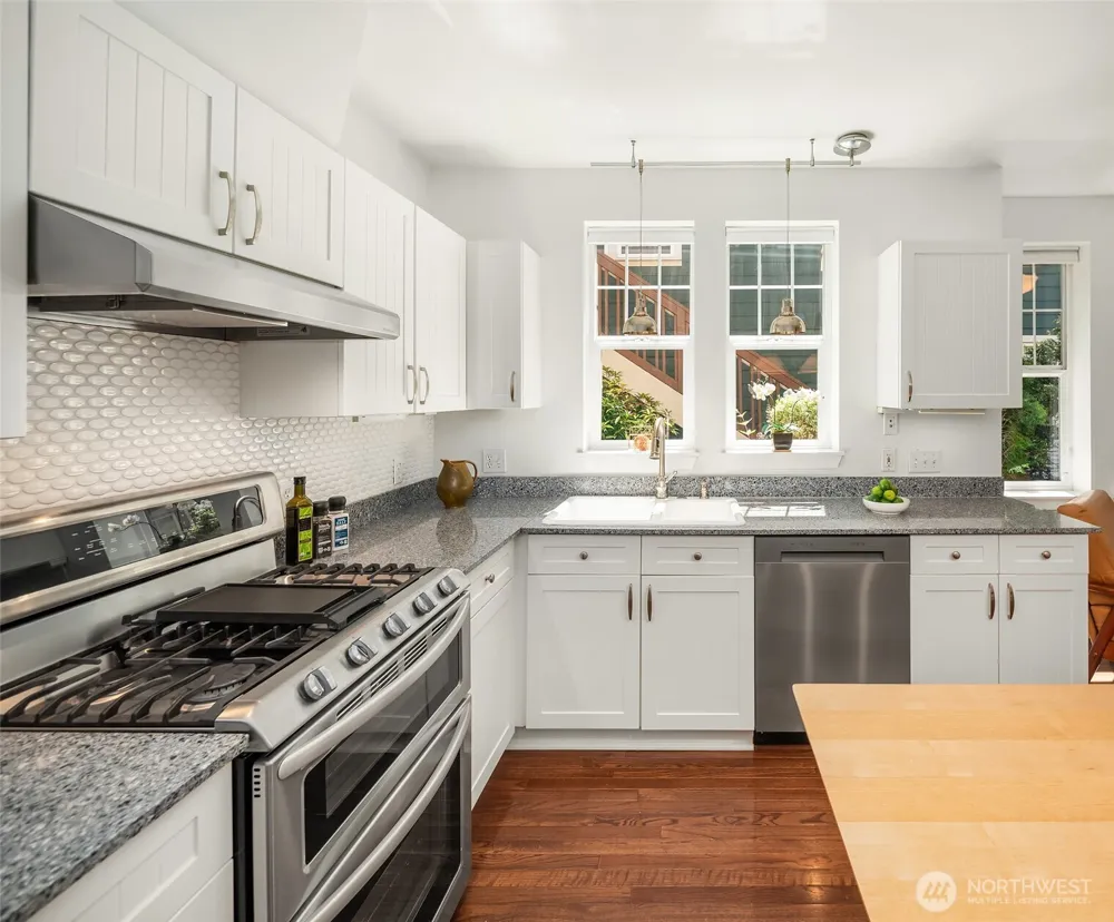 5430 California Avenue SW #4A Seattle, WA 98136
