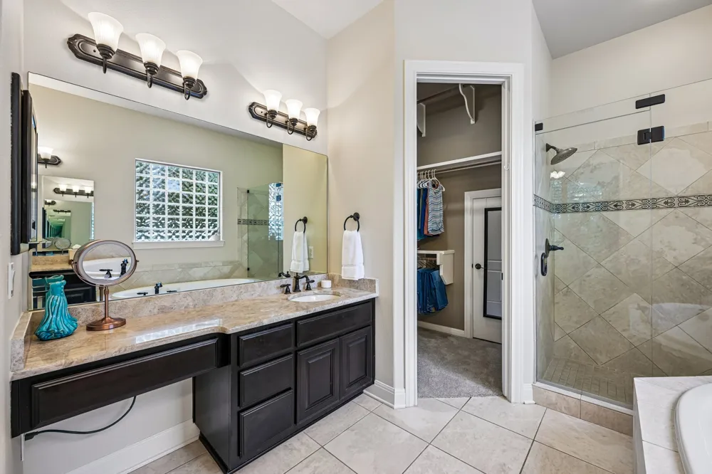 11725 Red Oak Valley Lane Austin, TX 78732