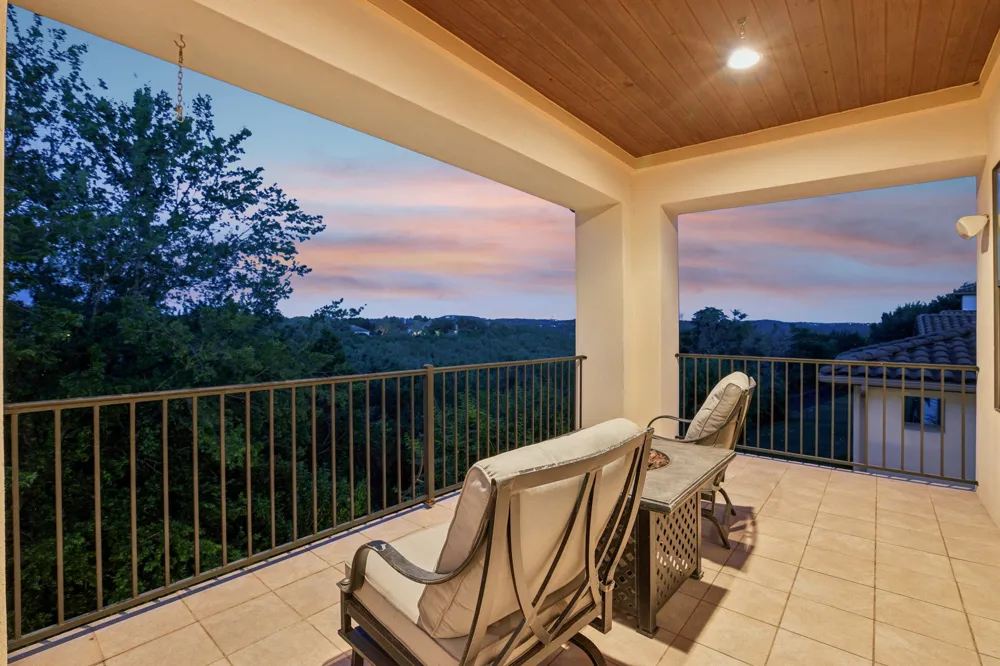 11725 Red Oak Valley Lane Austin, TX 78732