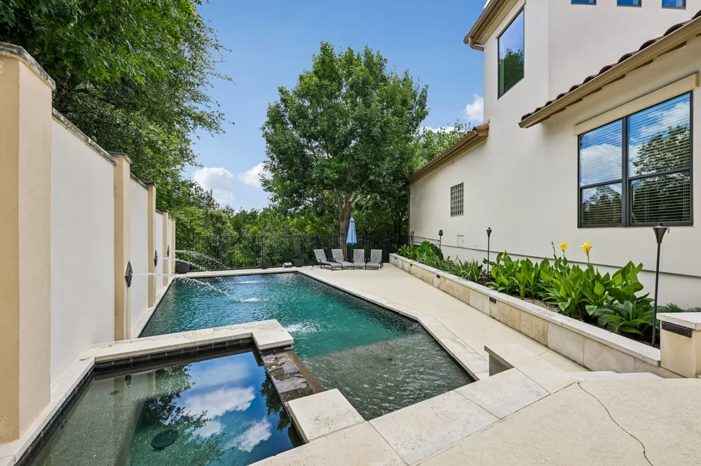 11725 Red Oak Valley Lane Austin, TX 78732