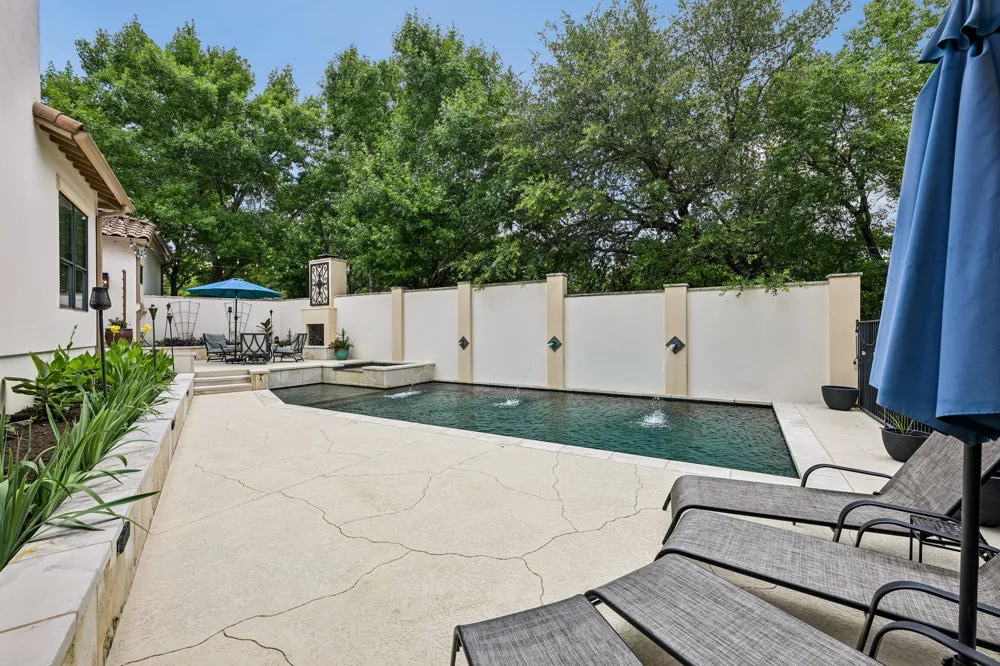 11725 Red Oak Valley Lane Austin, TX 78732